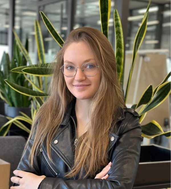 Zdjęcie przedstawia pakiet z odzieżą w kategorii k.